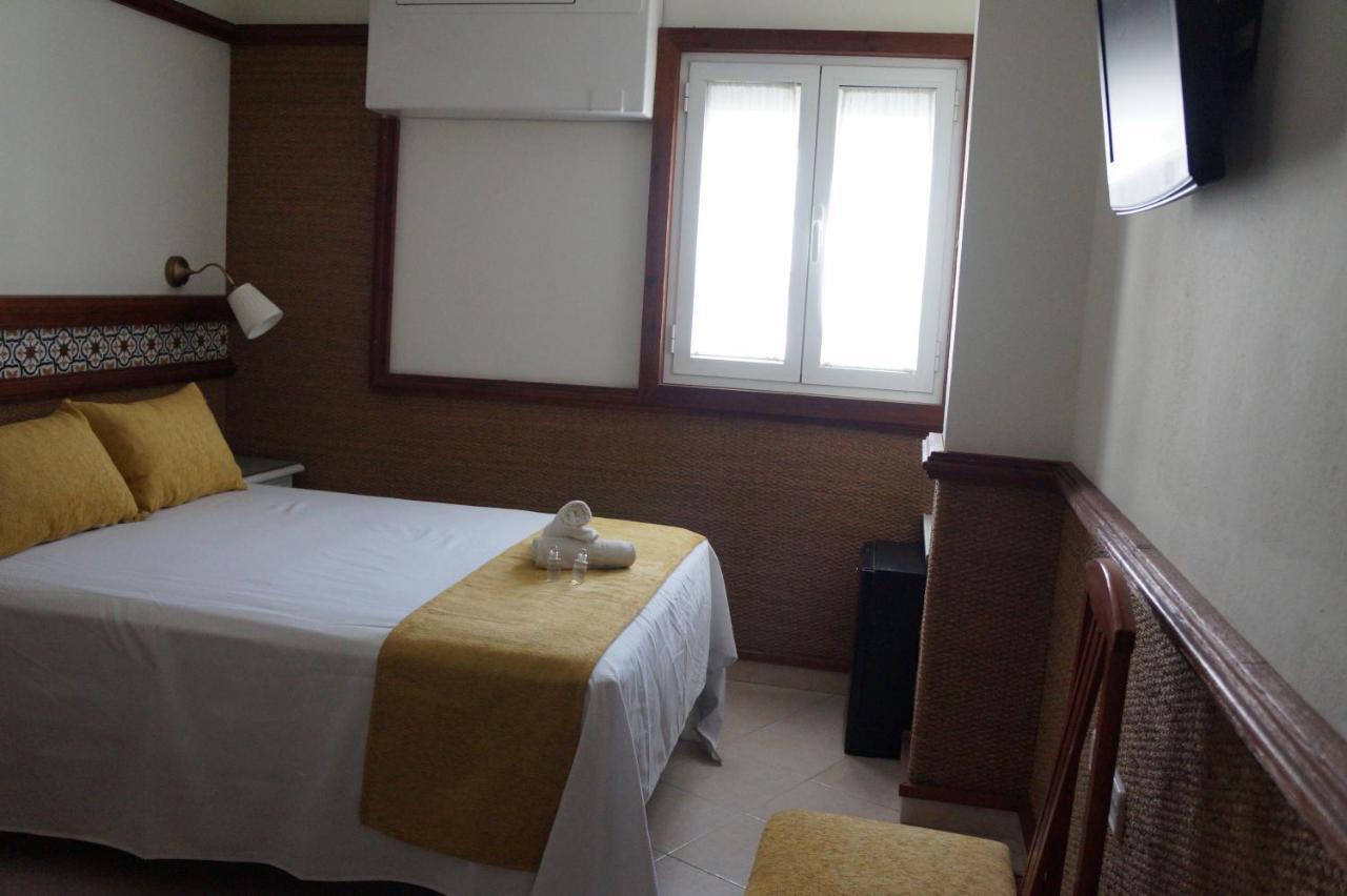 Hostal La Conilena Conil De La Frontera Extérieur photo