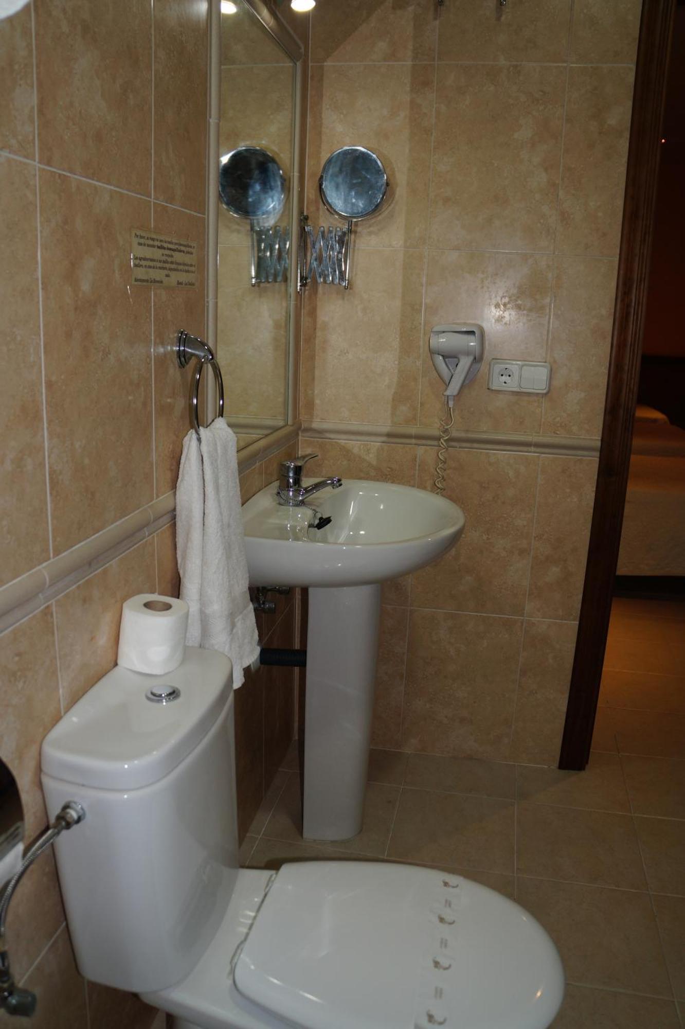 Hostal La Conilena Conil De La Frontera Chambre photo